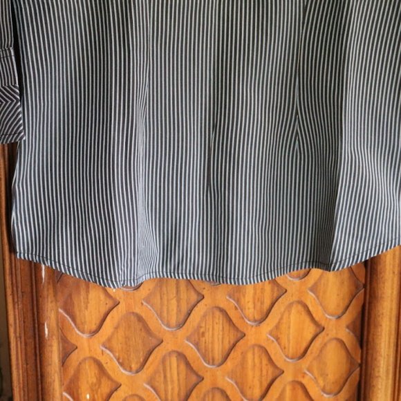 3/$15 Globus Striped Popover Collared Shirt - Size XS - Picture 6 of 15